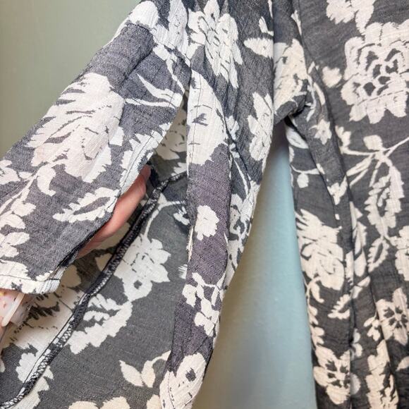 Women's Robert Louis Gray Floral Tunic Top 1X - Picture 2 of 8